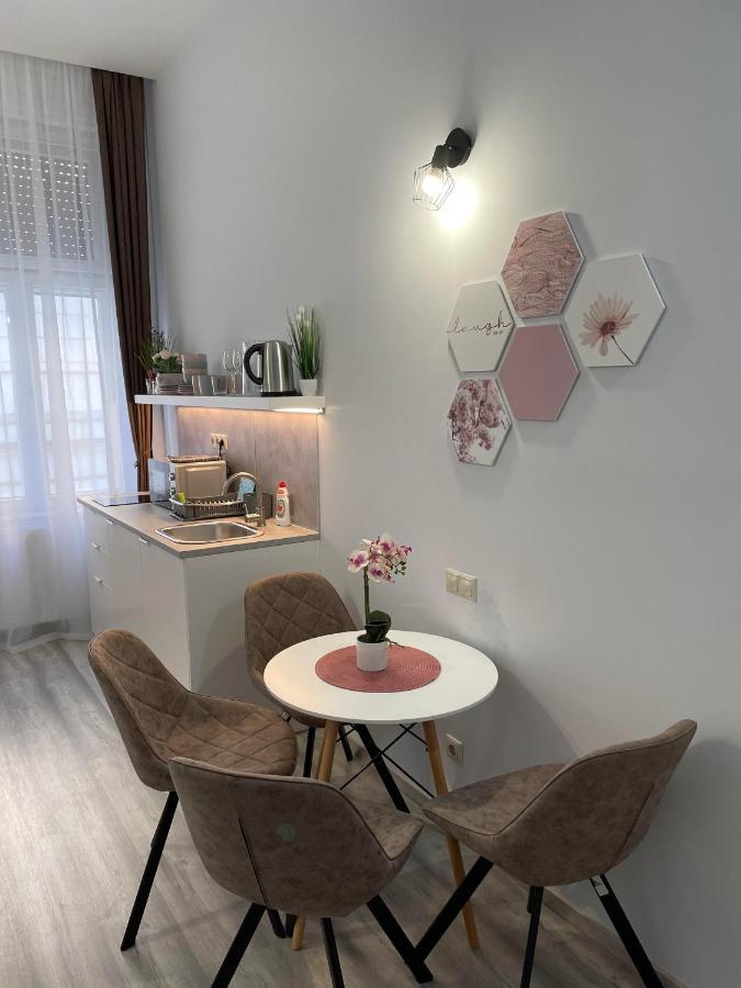 Eden City Home Gyor Luaran gambar