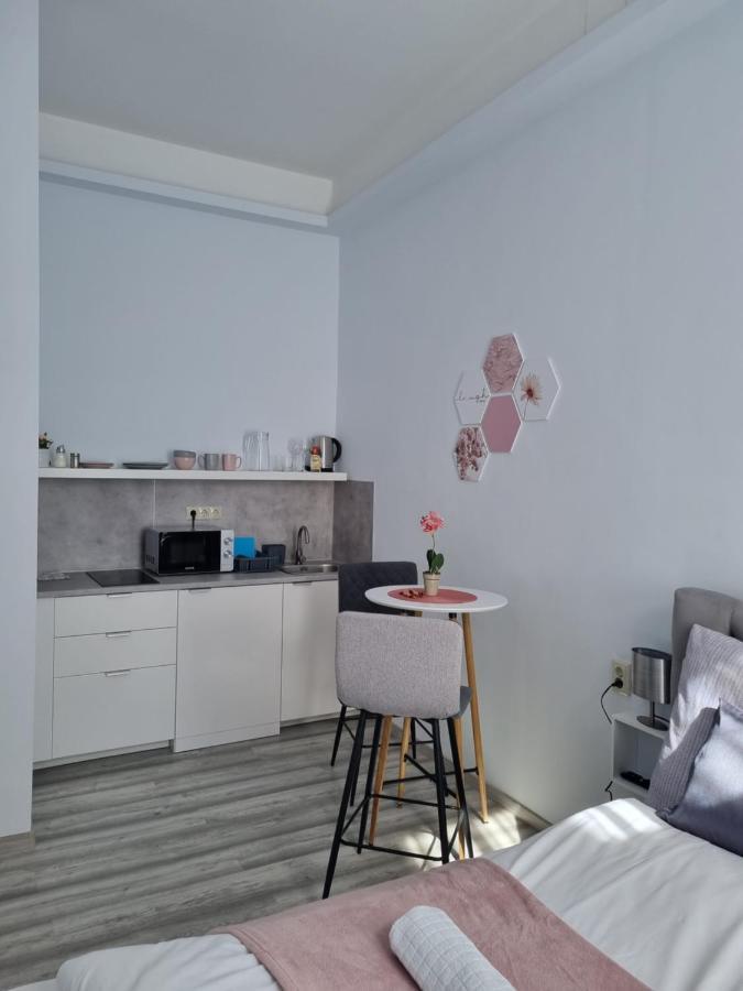 Eden City Home Gyor Luaran gambar